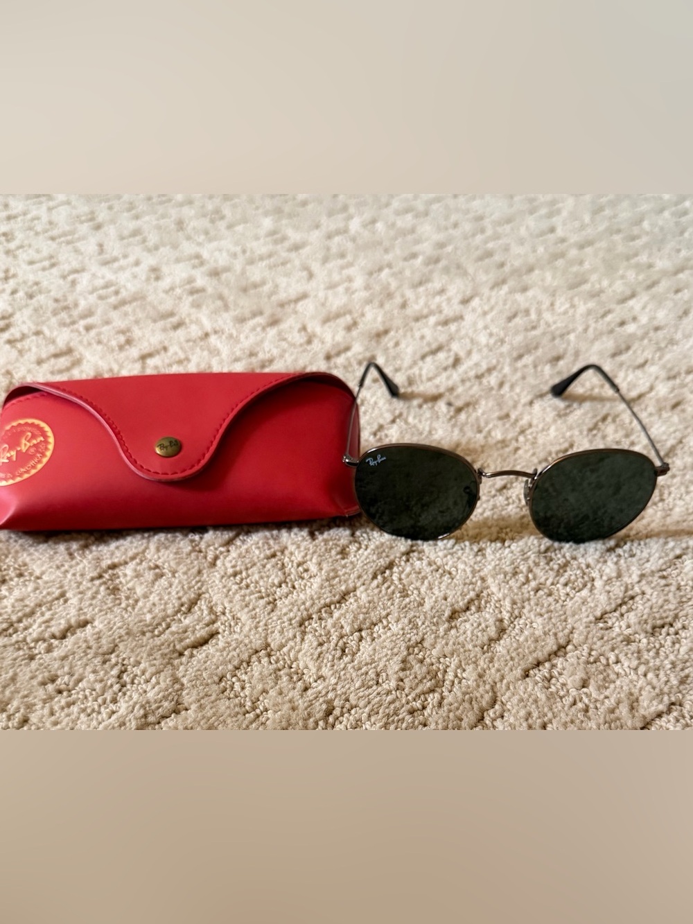 Ray-Ban Round Metal Sunglasses with Red Case - Silver Frame, Black Lenses